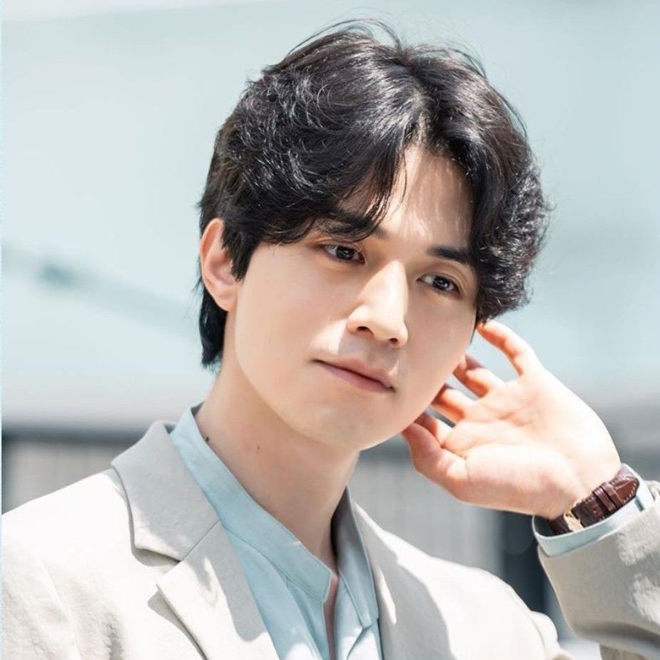 Behind-the-scenes cut of Lee Dongwook