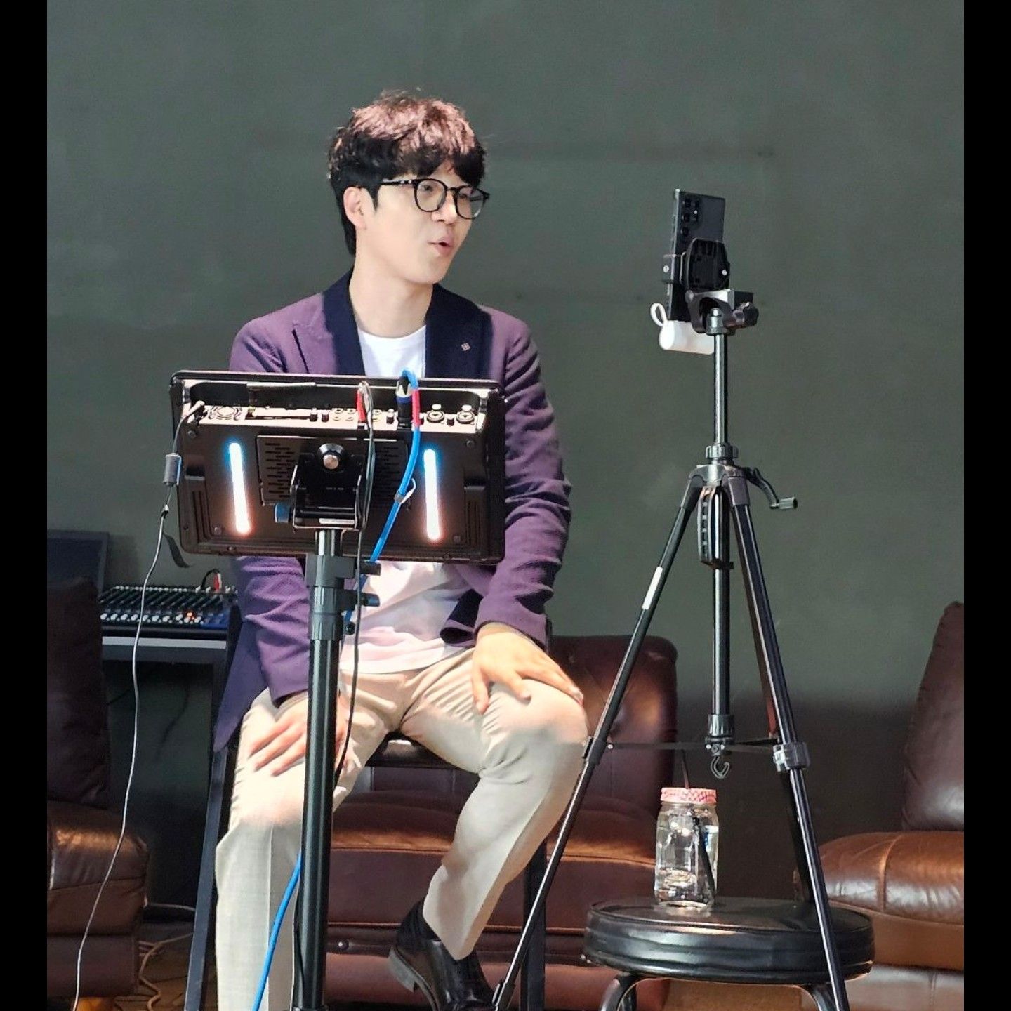 Behind-the-scenes cut of Park Jihoo (Mr. Trot 3)