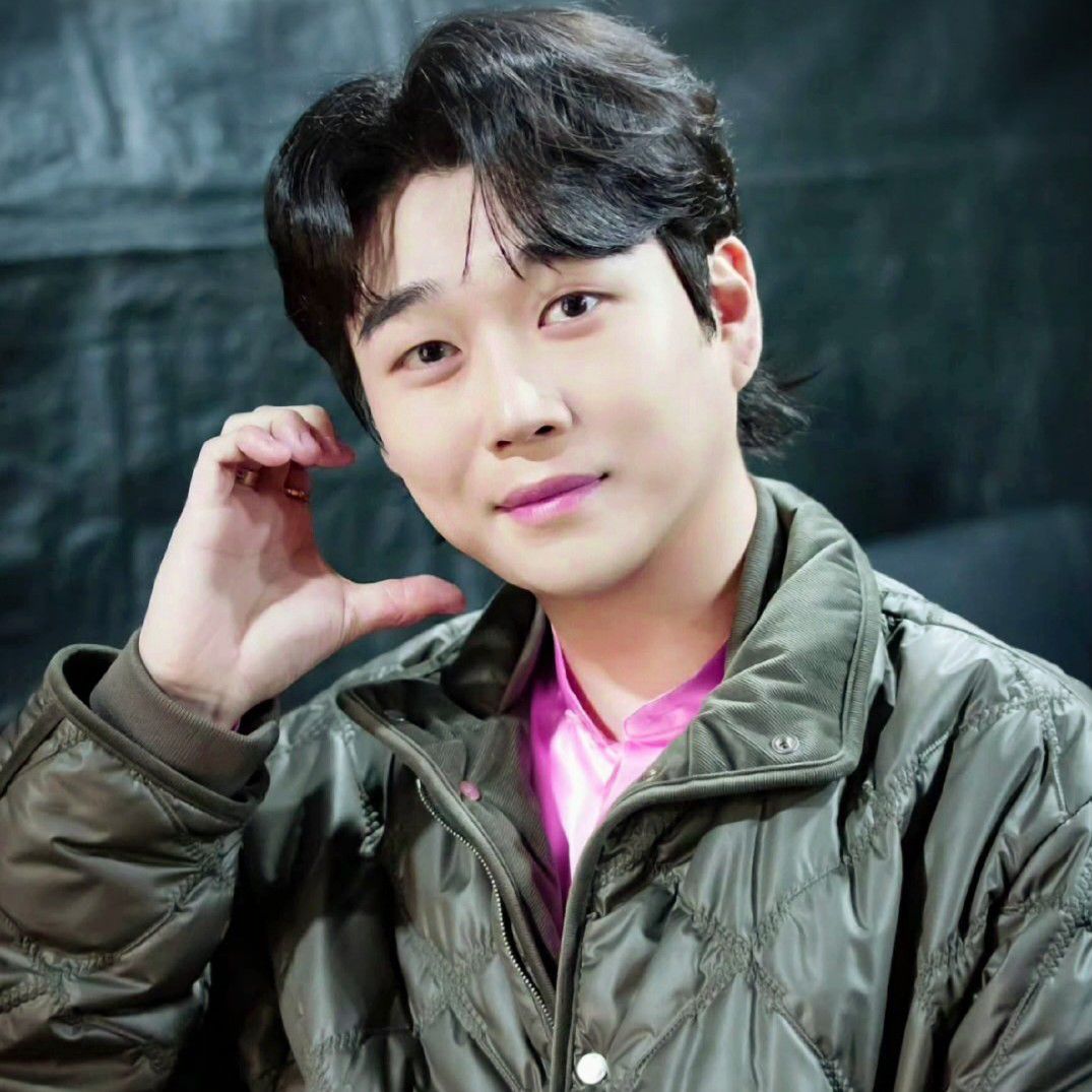 A moment captured by a fan of Hwang Youngwoong