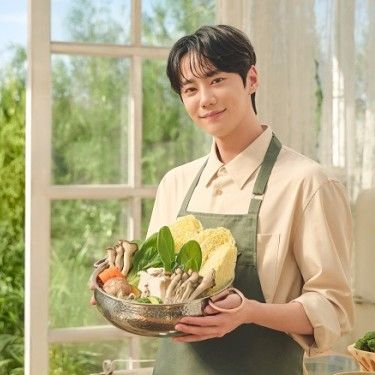 Behind-the-scenes cut of Lee Junyoung