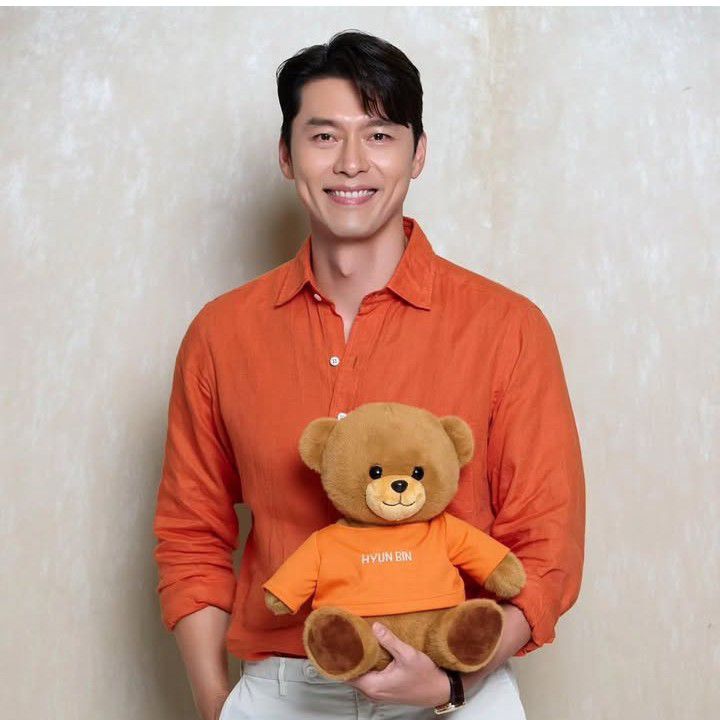 A moment captured by a fan of Hyun Bin