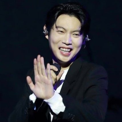 Recent activity shot of Son Taejin