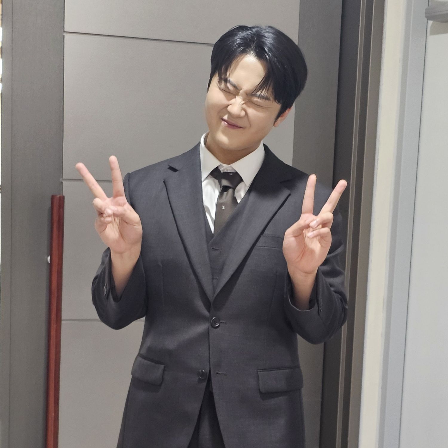Behind-the-scenes cut of Park Minsu