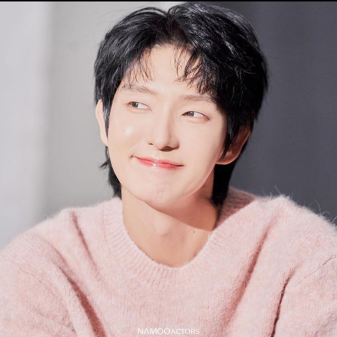 A moment captured by a fan of Lee Joongi