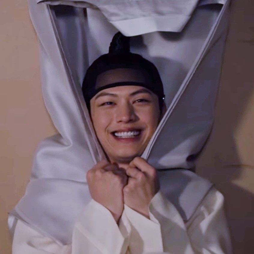 Behind-the-scenes cut of Yook Sungjae