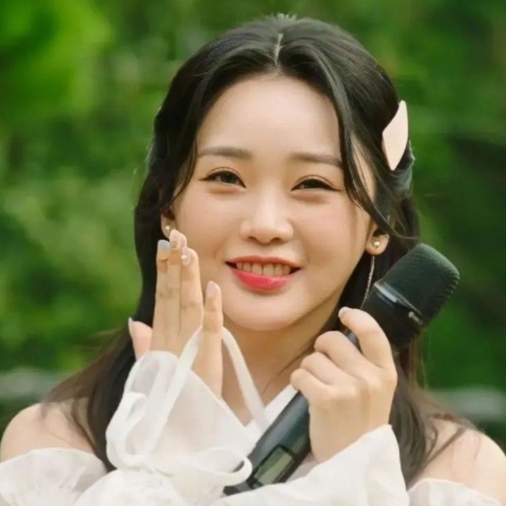 Behind-the-scenes cut of Hong Jiyoon