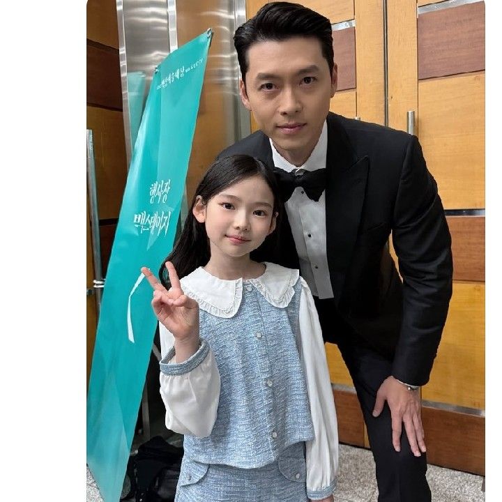 A moment captured by a fan of Hyun Bin