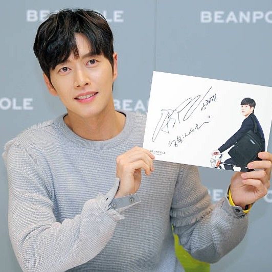 Behind-the-scenes cut of Park Haejin