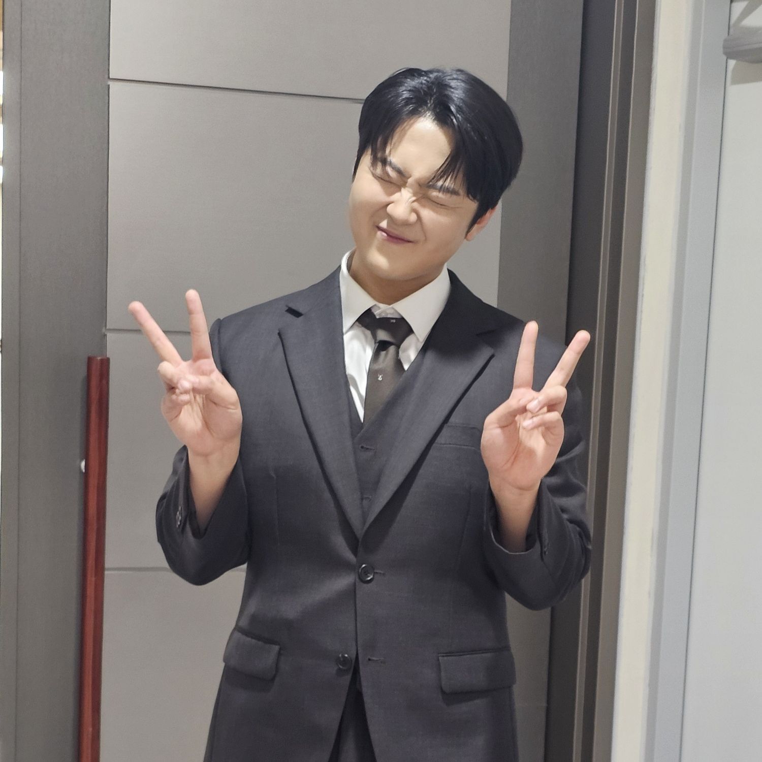 Behind-the-scenes cut of Park Minsu