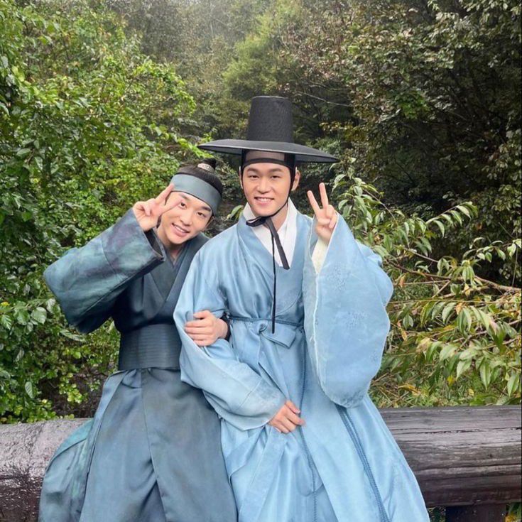 Behind-the-scenes cut of Kim Yoonwoo