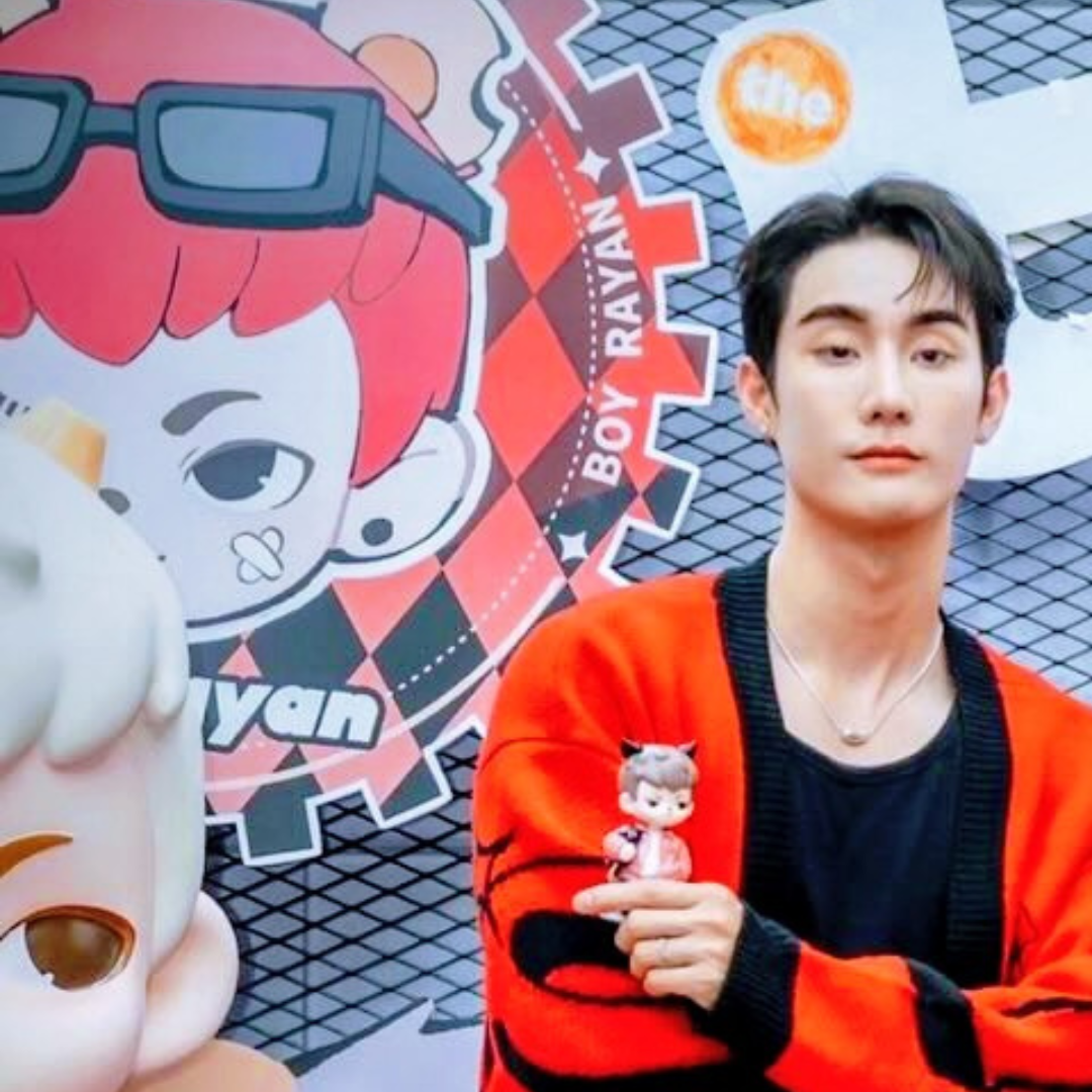 A moment captured by a fan of Book Kasidet Plookphol