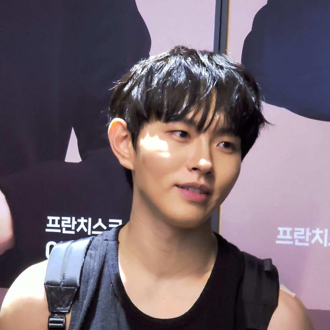 A moment captured by a fan of Lee Byeongchan
