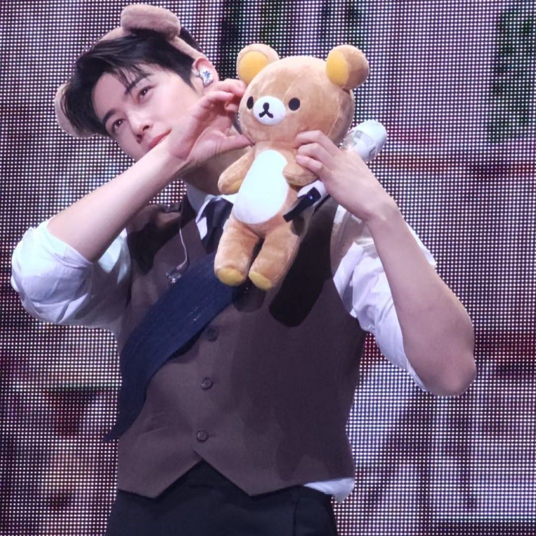 Latest photo of Cha Eunwoo