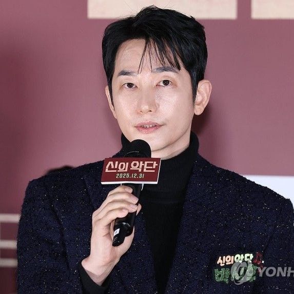 A moment captured by a fan of Park Sihoo