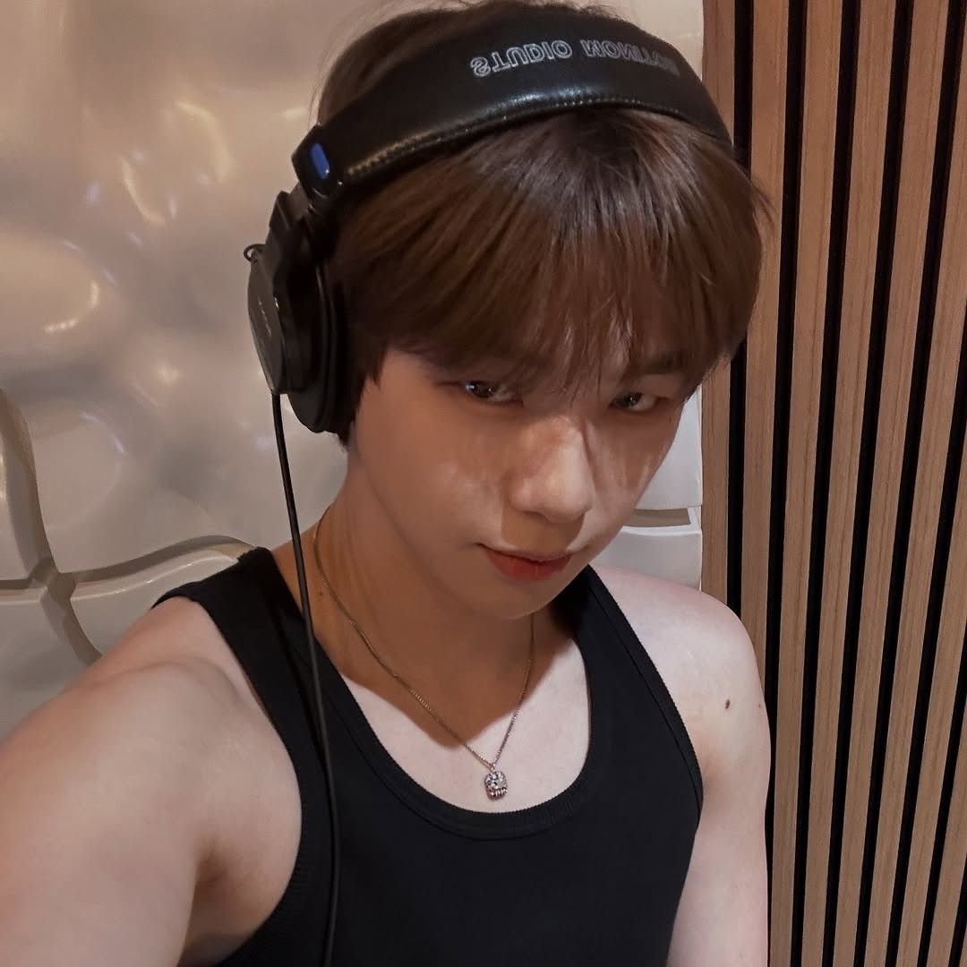 Behind-the-scenes cut of Secret Garden