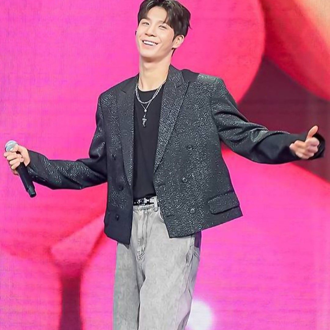 Recent activity shot of Jeong Dongwon