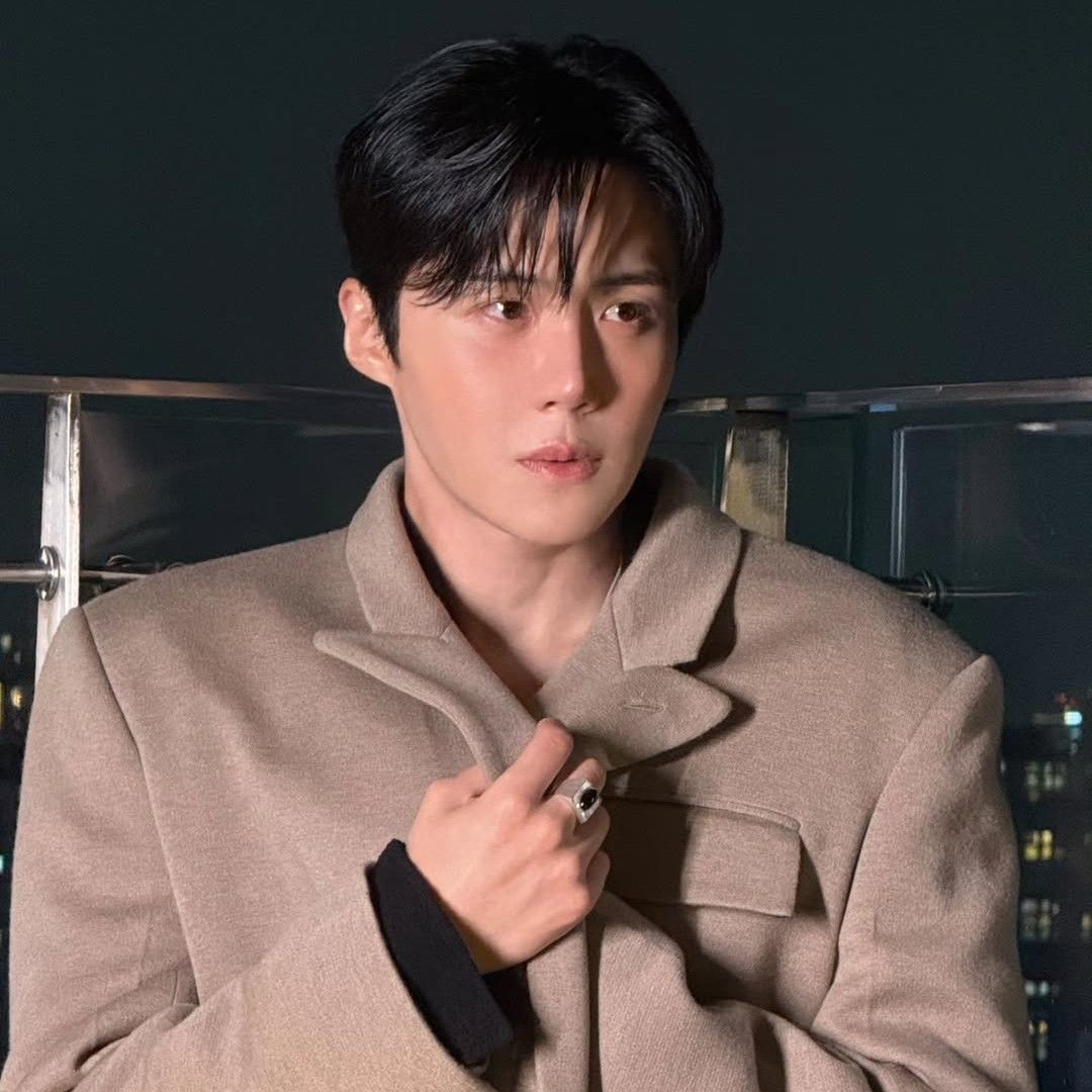 Behind-the-scenes cut of Kim Seonho