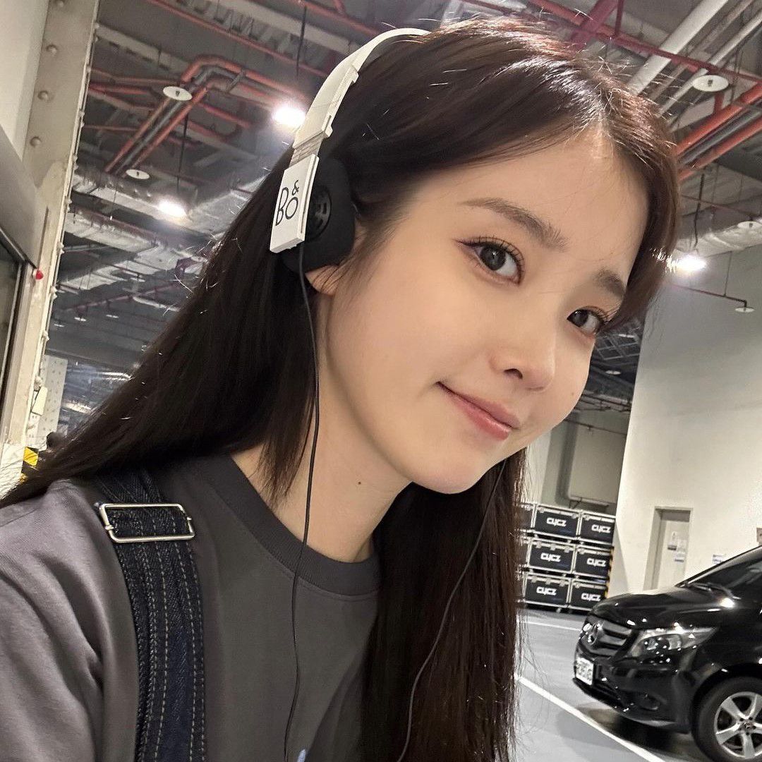 A moment captured by a fan of IU