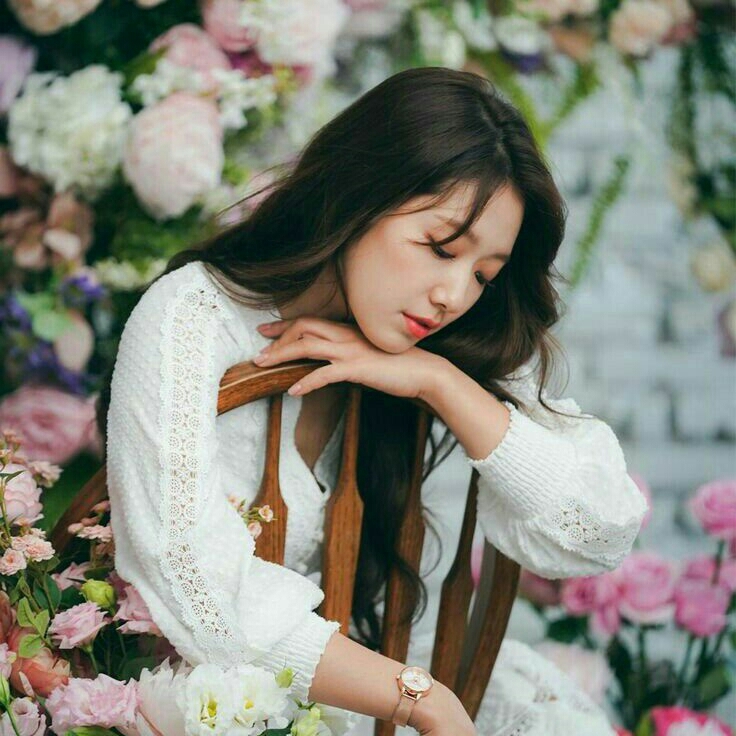 Behind-the-scenes cut of Park Shinhye