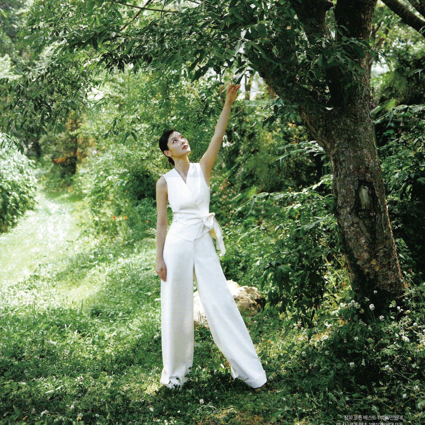 Behind-the-scenes cut of Kim Youjung