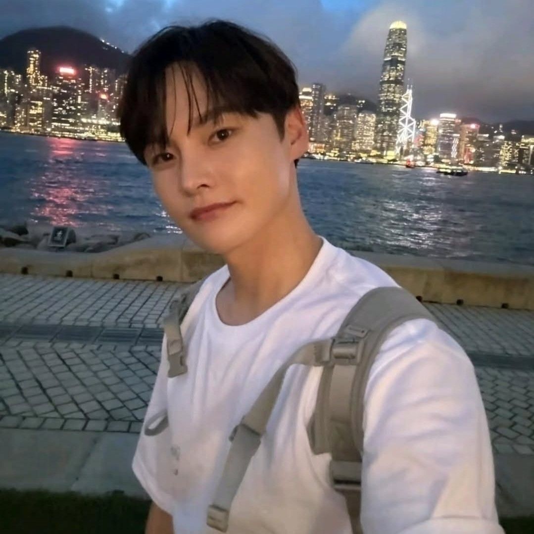 A moment captured by a fan of Park Seojin