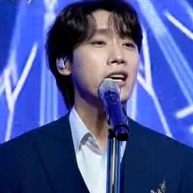 Recent activity shot of Choi Woojin
