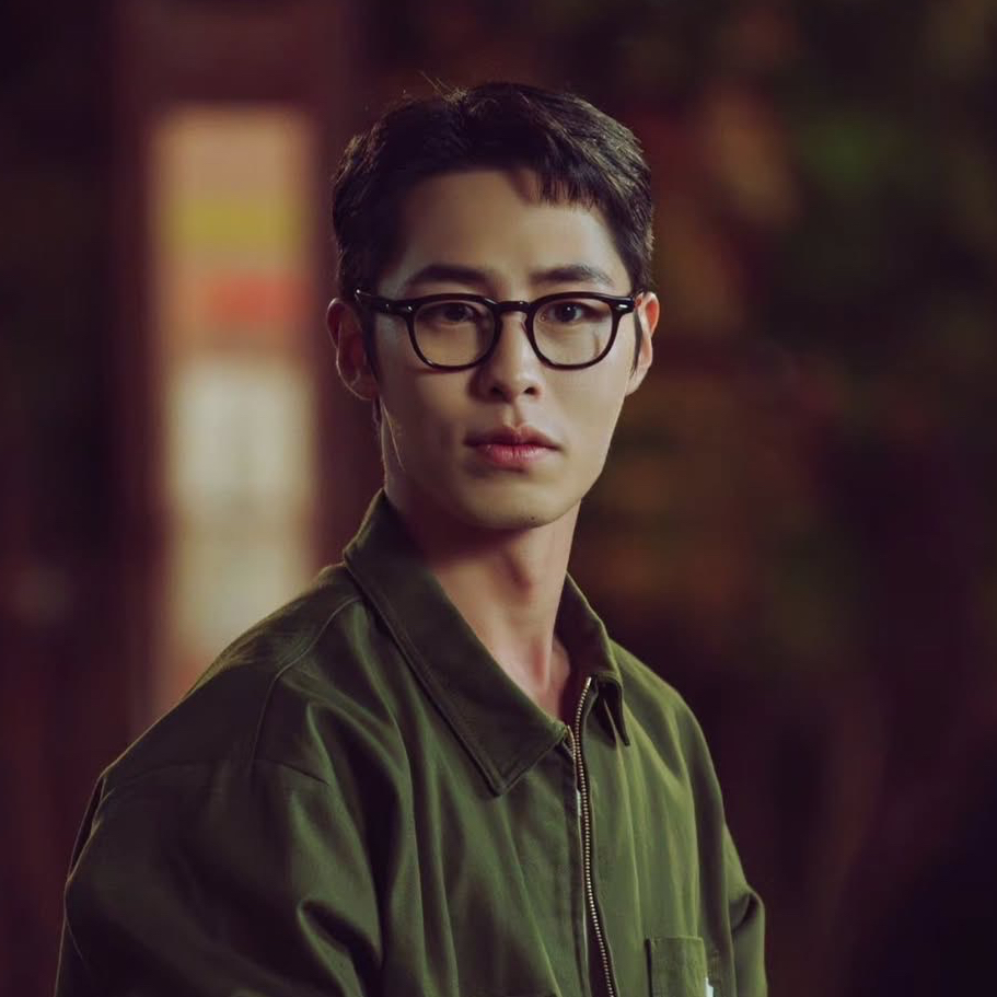 A moment captured by a fan of Lee Jaewook