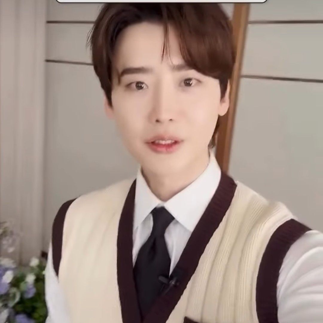 A moment captured by a fan of Lee Jongsuk