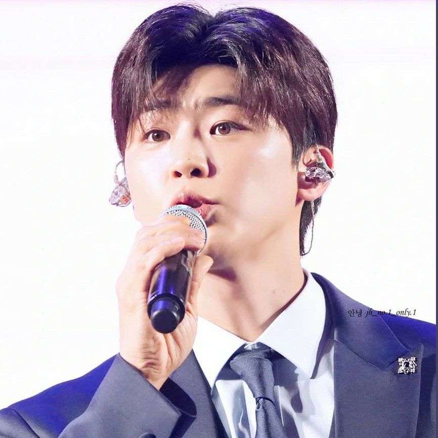 A moment captured by a fan of Park Jihyeon