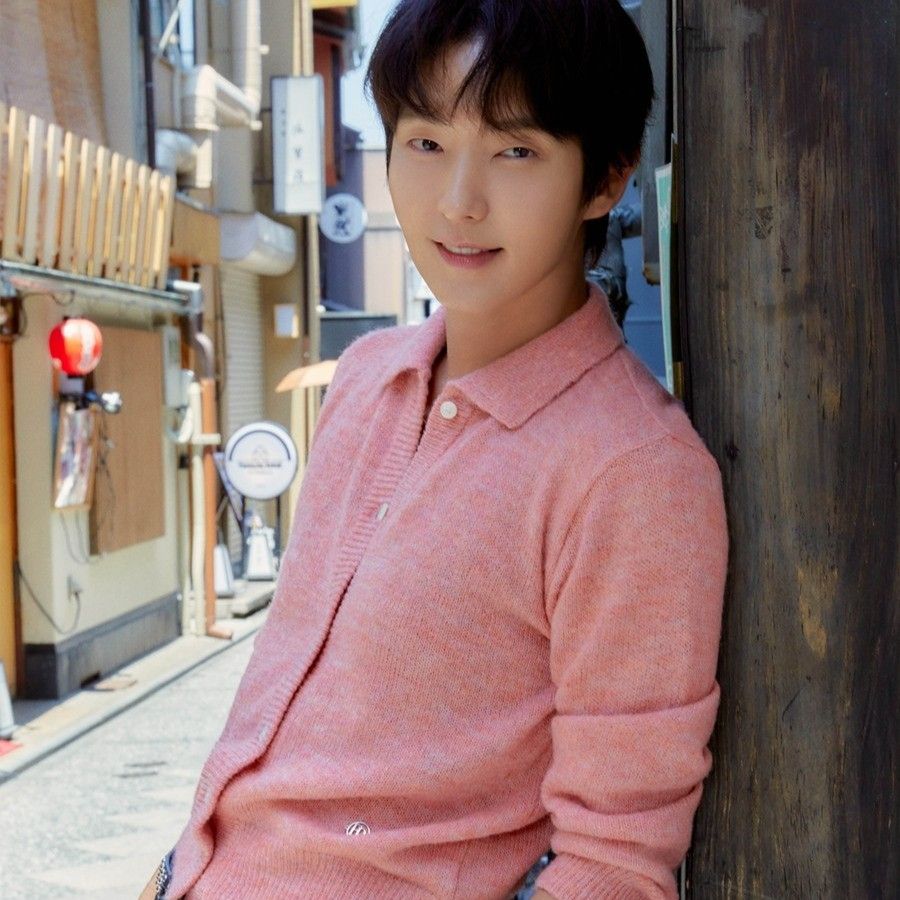 Behind-the-scenes cut of Lee Joongi