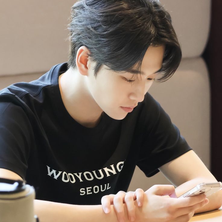 Kim Yoonwoo的最新照片