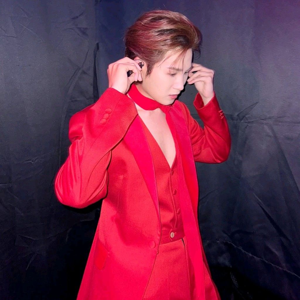 Behind-the-scenes cut of Kim Heejae