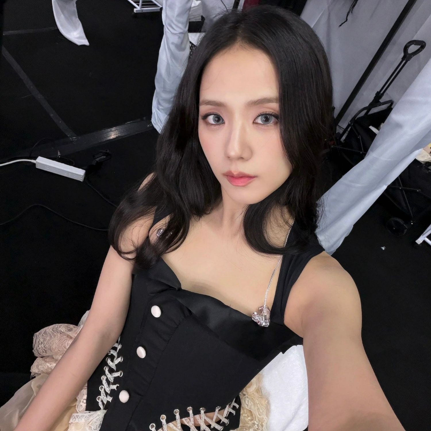 Behind-the-scenes cut of Jisoo (1995)