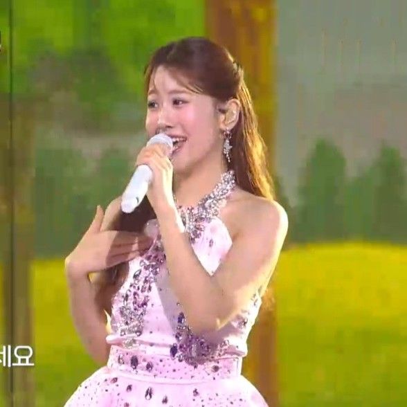 A moment captured by a fan of Oh Yujin