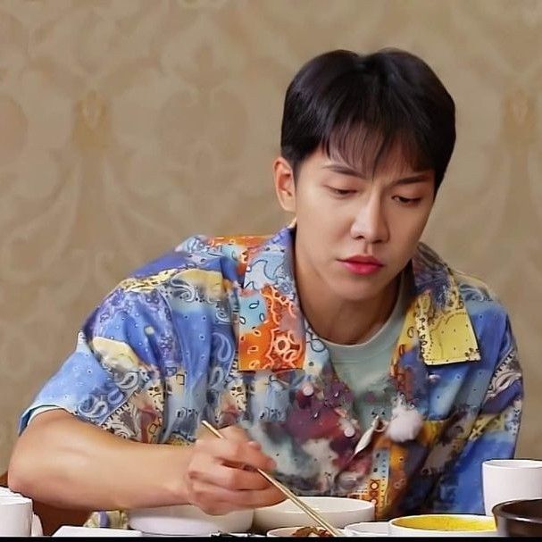Recent activity shot of Lee Seunggi