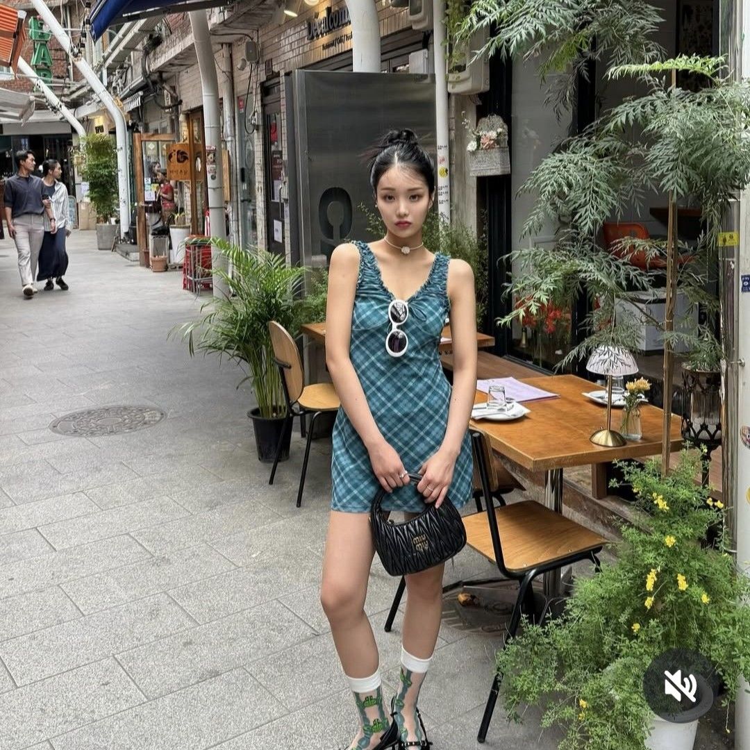 Behind-the-scenes cut of Kim Soyeon (2004)