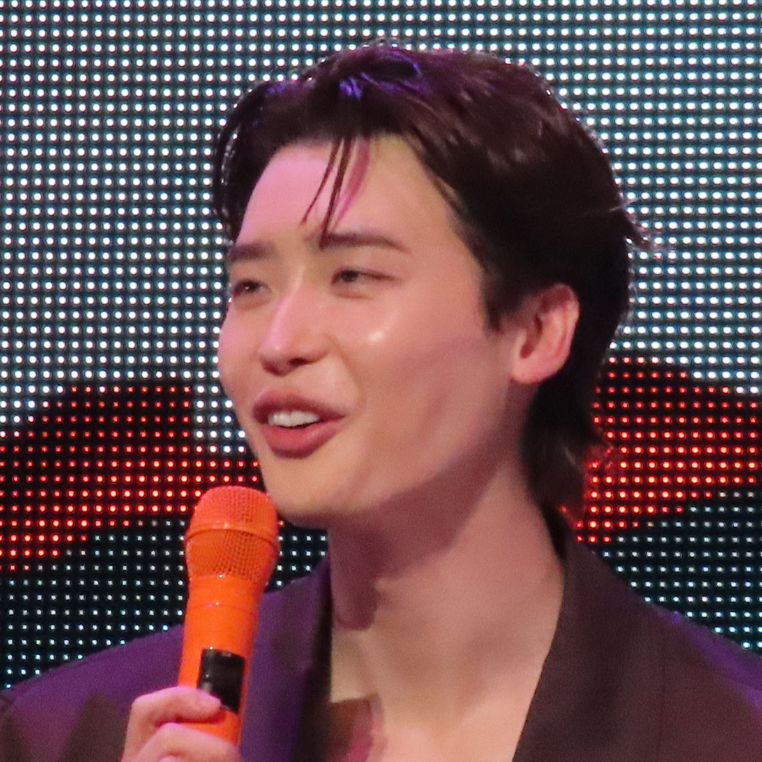 A moment captured by a fan of Lee Jongsuk