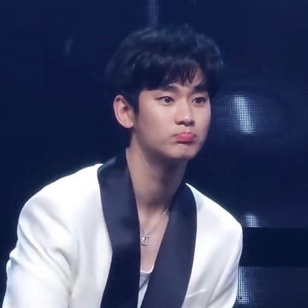 Konten selebriti populer yang sedang hangat di komunitas