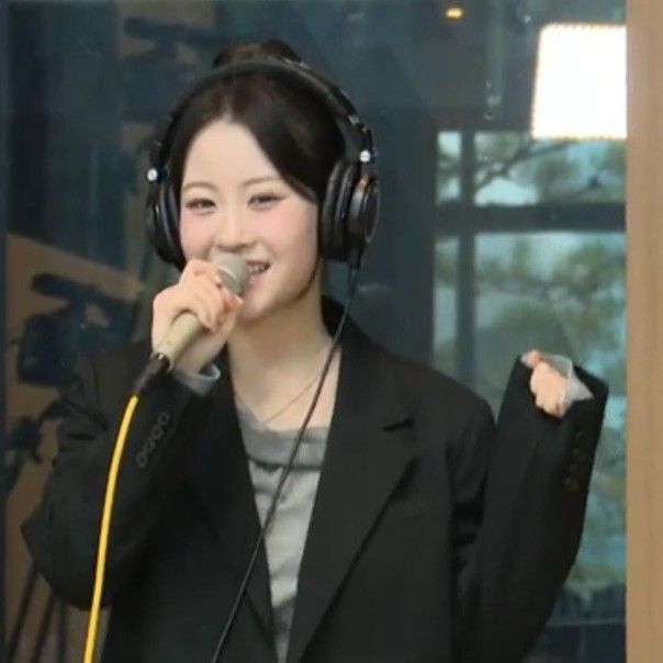 A moment captured by a fan of Oh Yujin