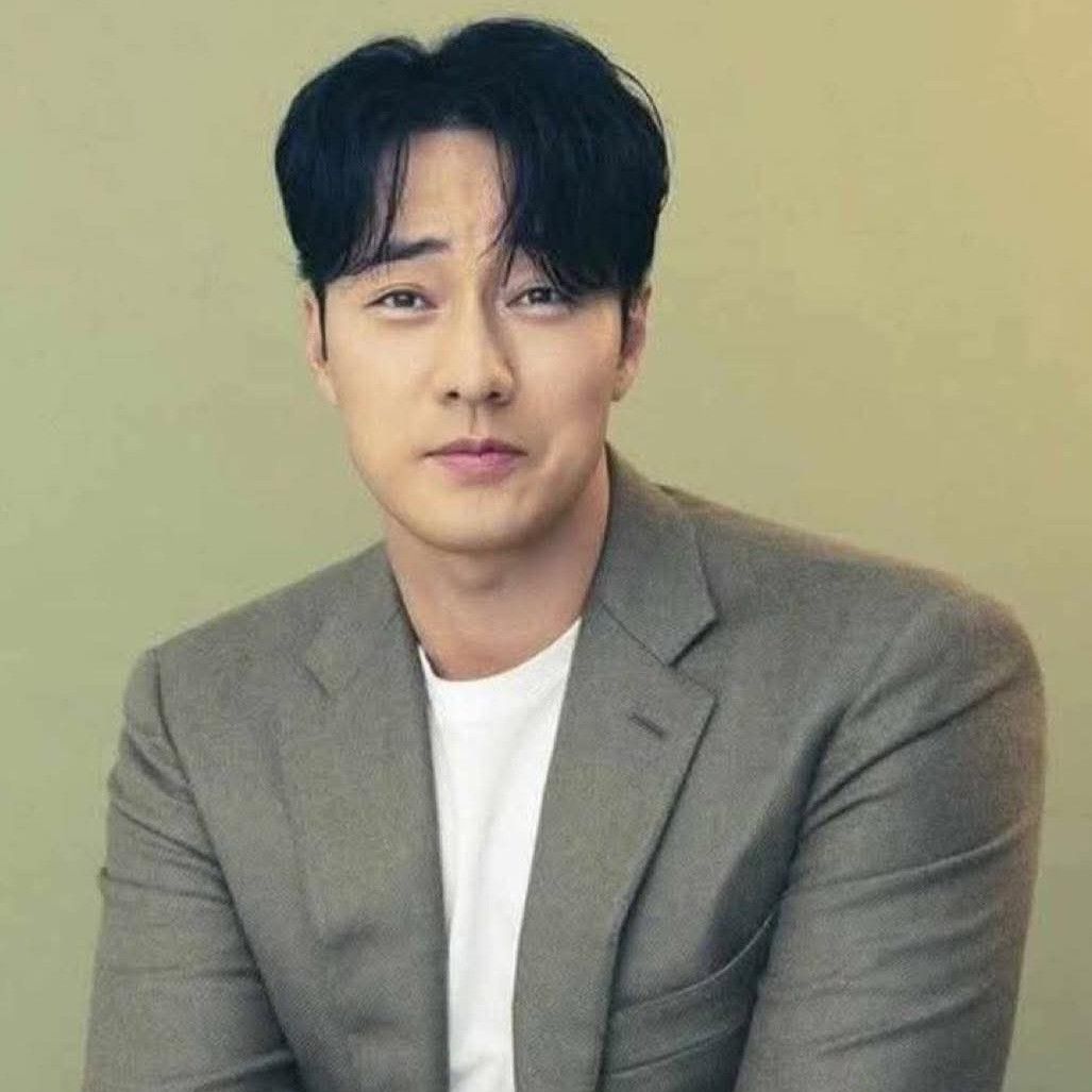 Behind-the-scenes cut of So Jisub