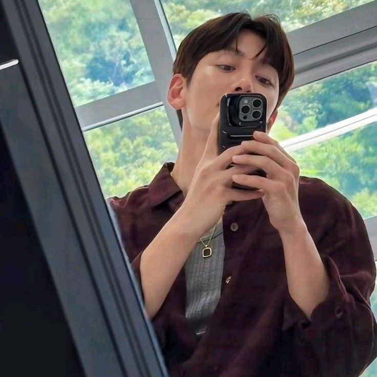 Behind-the-scenes cut of Ji Changwook