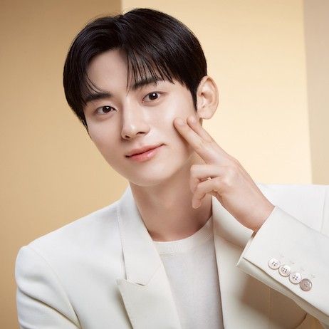Latest photo of Hwang Minhyun