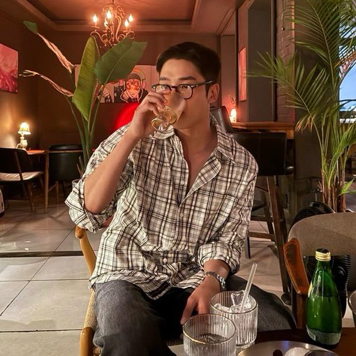 로운의 비하인드 컷