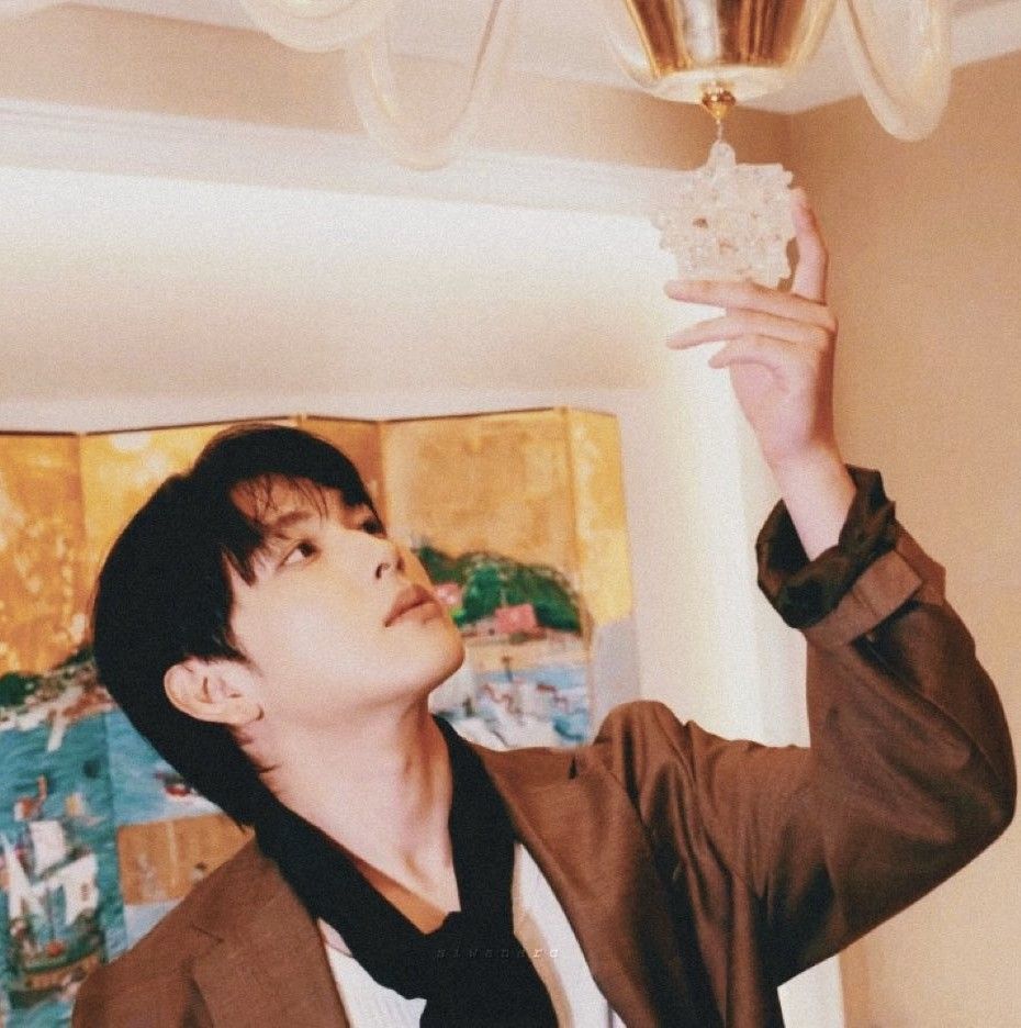 Behind-the-scenes cut of Lim Siwan