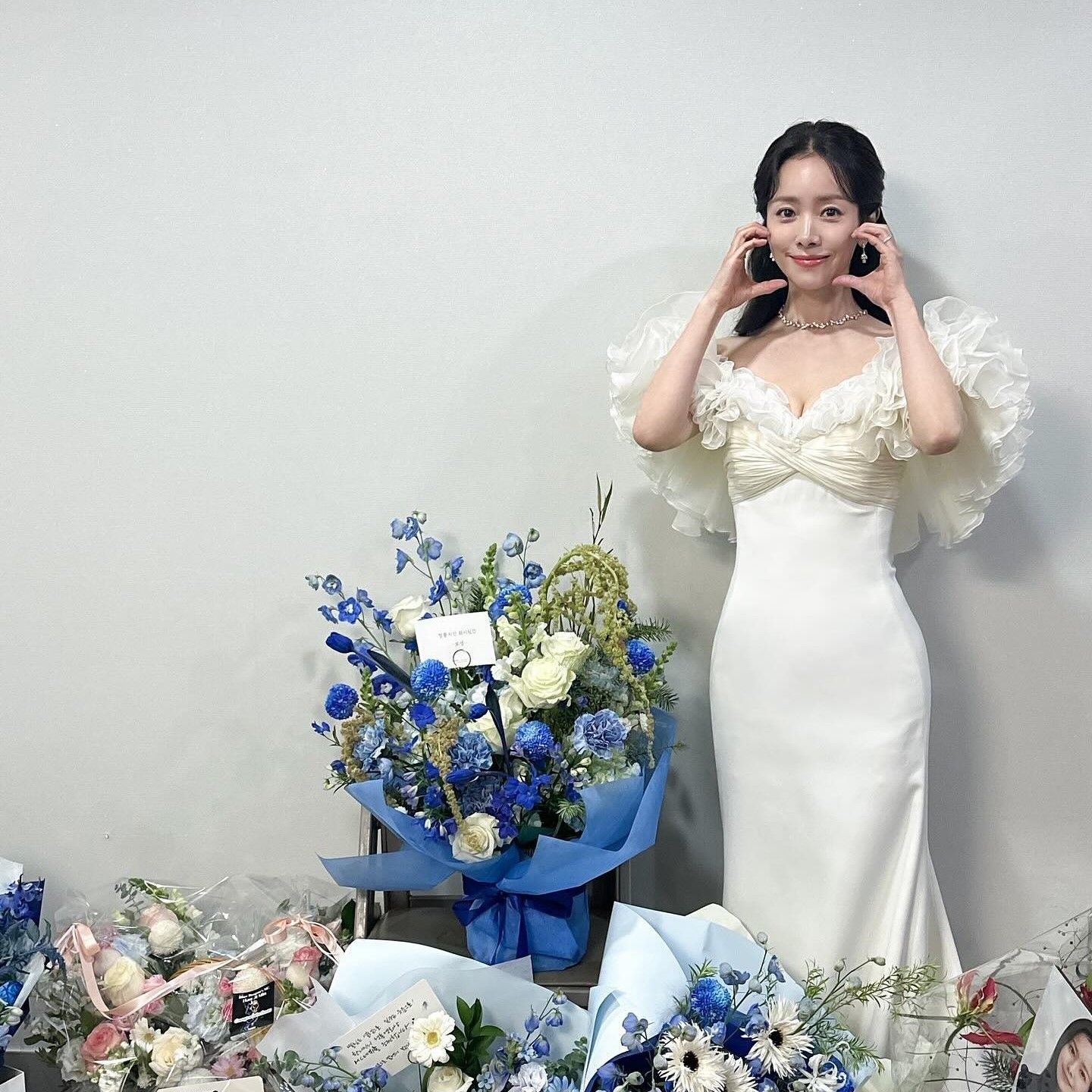 Behind-the-scenes cut of Han Jimin