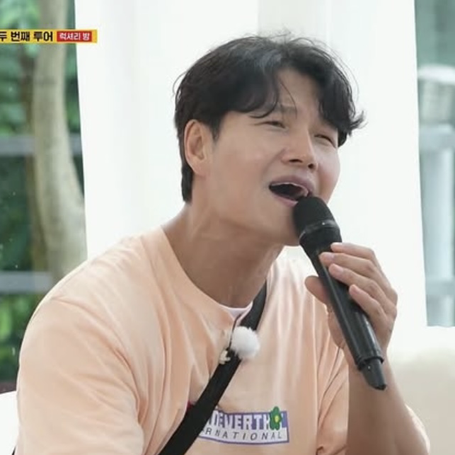 Behind-the-scenes cut of Kim Jongkook