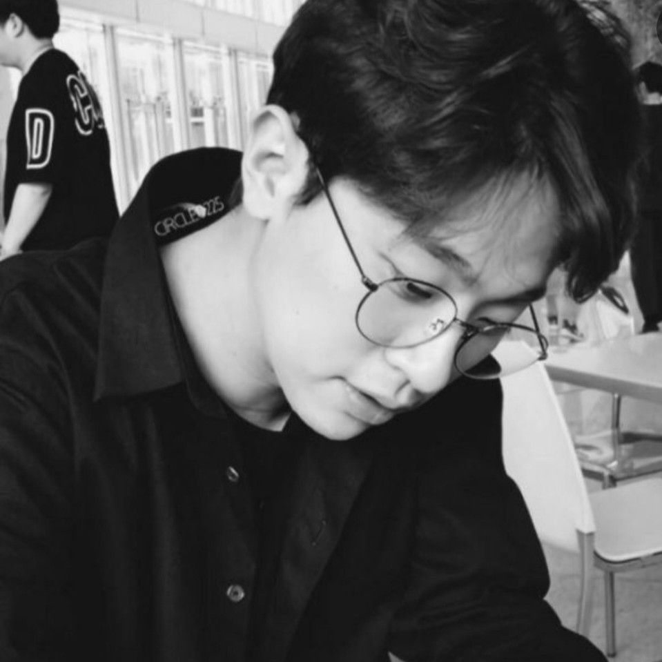 Behind-the-scenes cut of Park Jeongmin