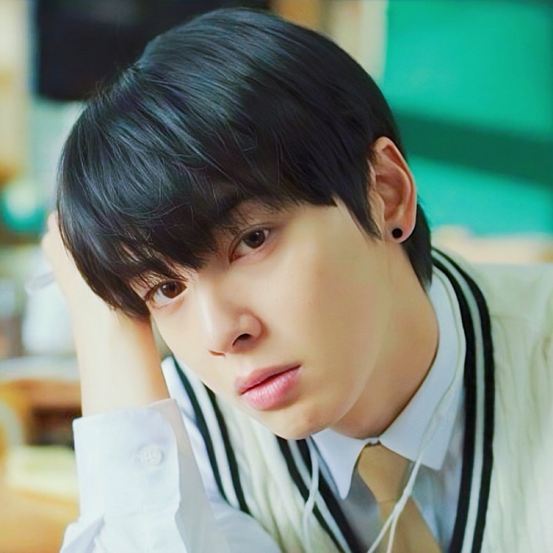 Behind-the-scenes cut of Cha Eunwoo