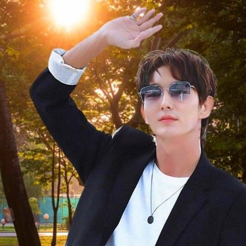 A moment captured by a fan of Lee Joongi