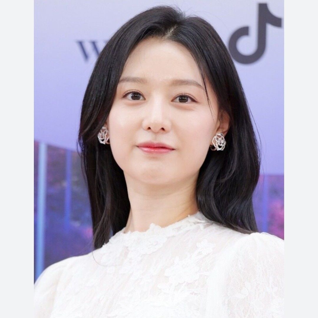 A moment captured by a fan of Kim Jiwon